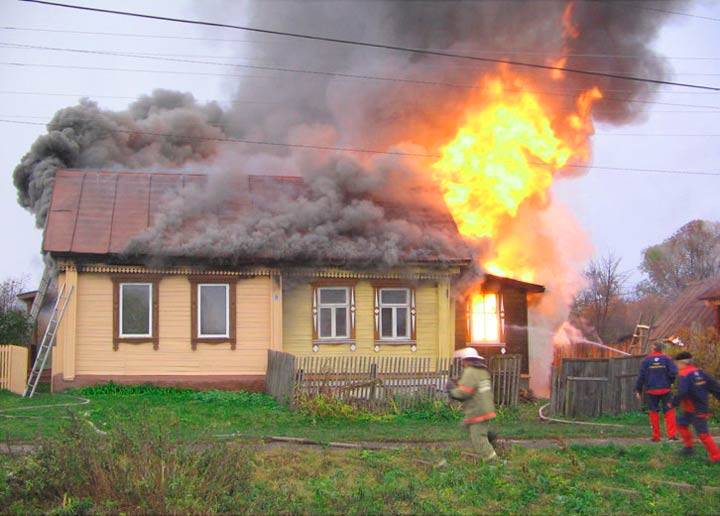 Компенсация и помощь при пожаре дома в 2020 году