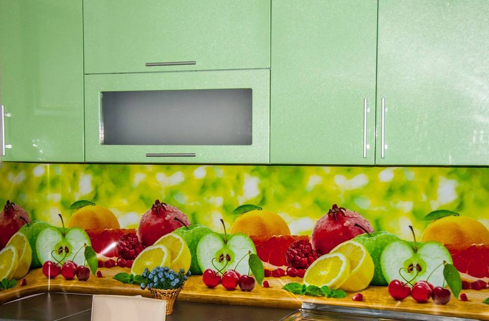 Фартук для кухни из пластика: виды, примеры, монтаж