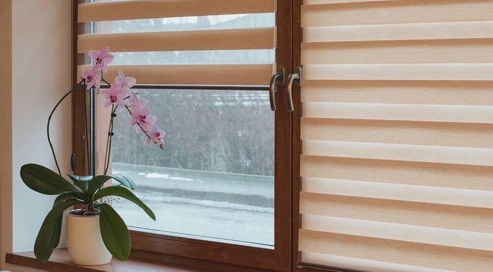 Установка рулонных штор: простые способы крепления