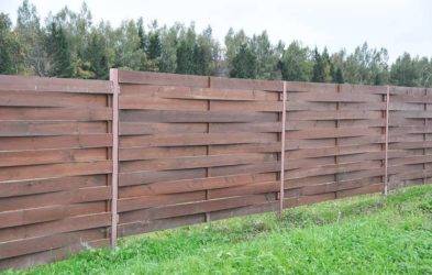 Забор из поддонов – как сделать дешевый забор, из каких паллет, изгородь на даче своими руками