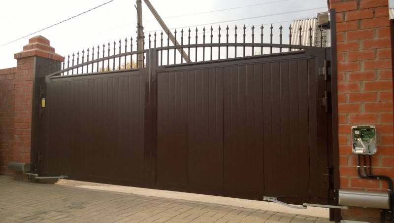 Установка автоматики на распашные ворота своими руками