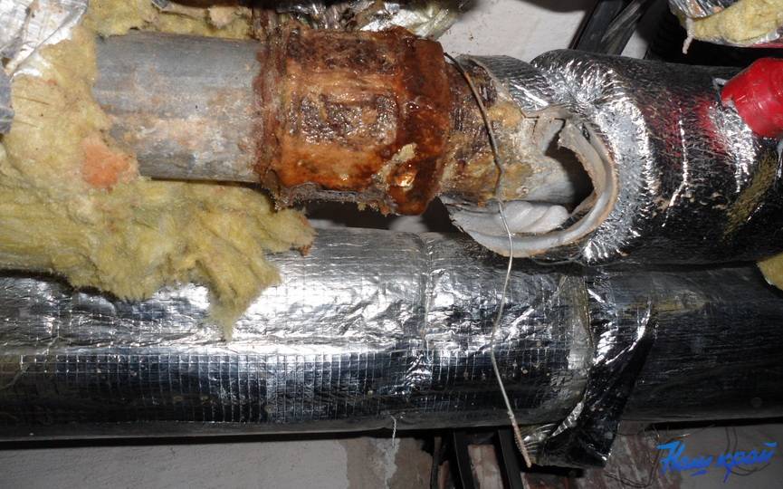 Как самостоятельно заделать течь в трубе отопления без слива воды