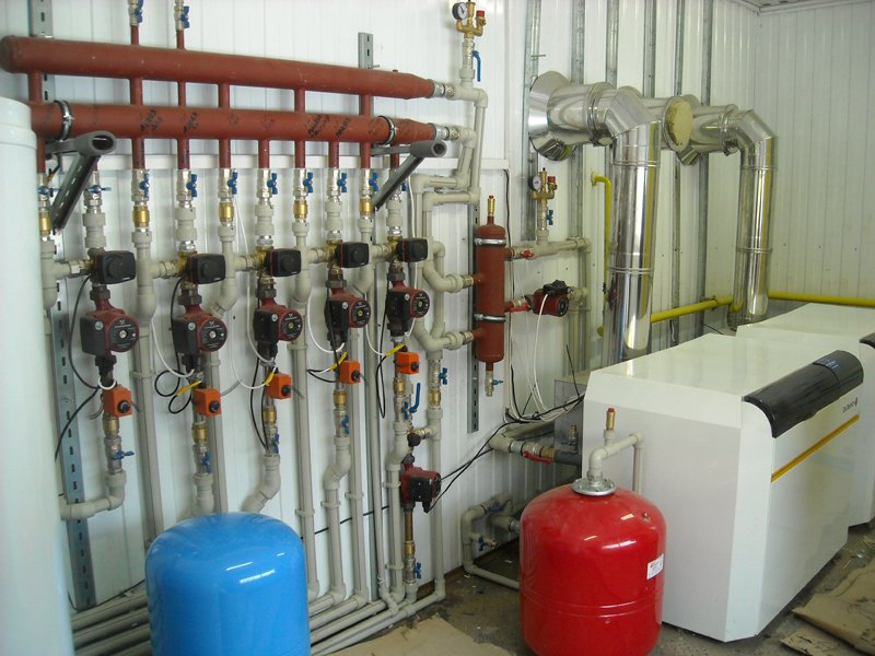 Вода широко используется в системах отопления благодаря. Система отопления. Отопление антифризом в частном доме. Теплоноситель для системы отопления. Антифриз для системы отопления.