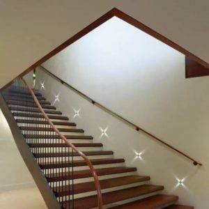 Подсветка ступеней: виды светильников и способы освещения лестниц