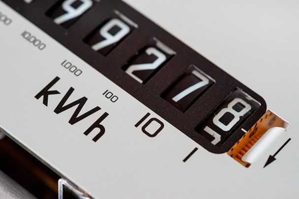 Сколько потребляет электрический теплый пол: во сколько денег обойдется годовое содержание. проще носить тапки?