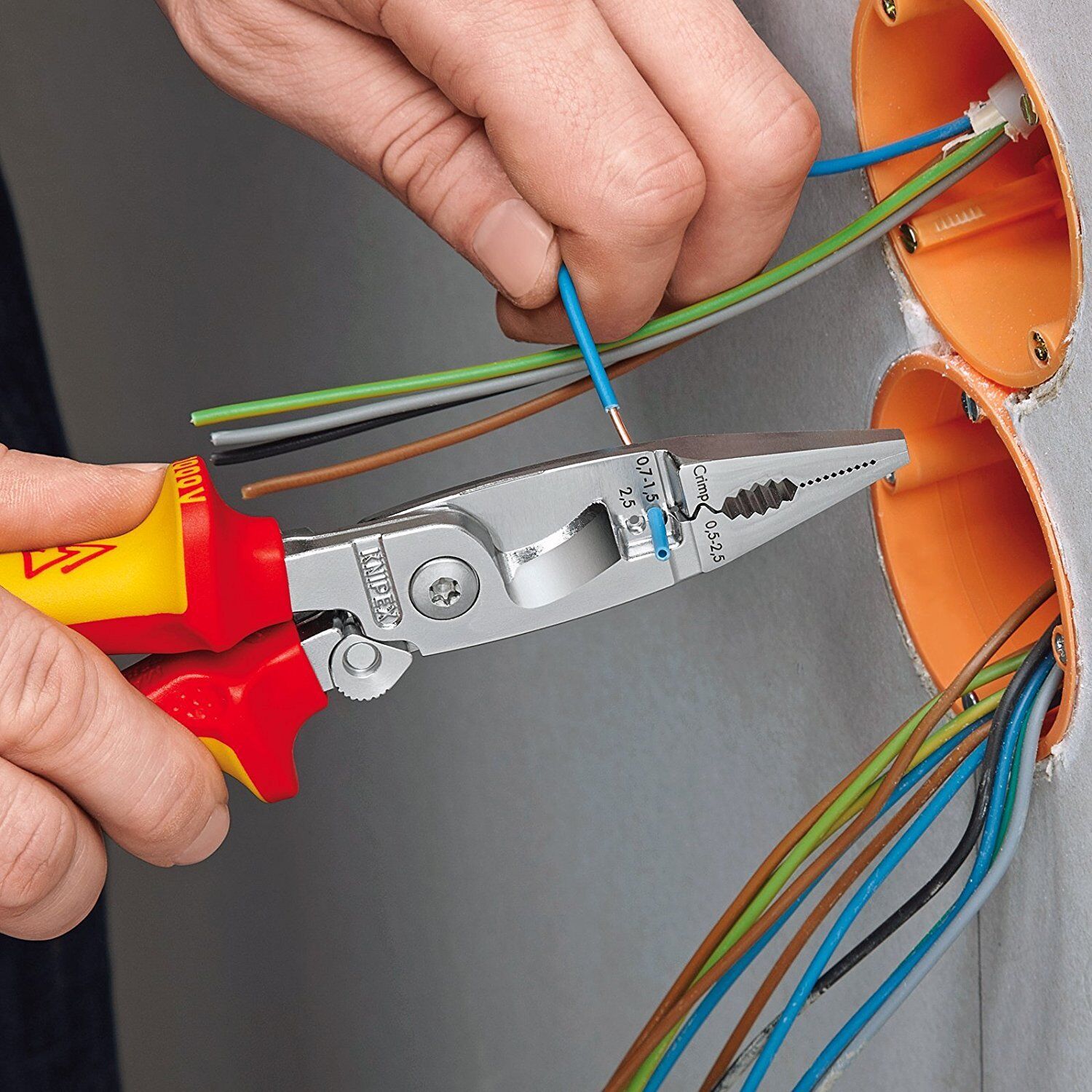 Как зачистить провода от изоляции. зачистка для проводов: способы и специфика удаления изоляции с кабелей и проводов
