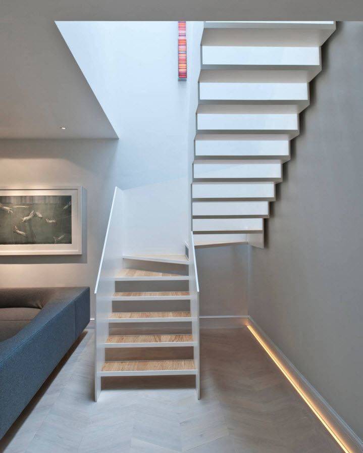 Лестница на мансарду (53 фото): лесенки на мансардный этаж в небольшом частном доме, установка своими руками