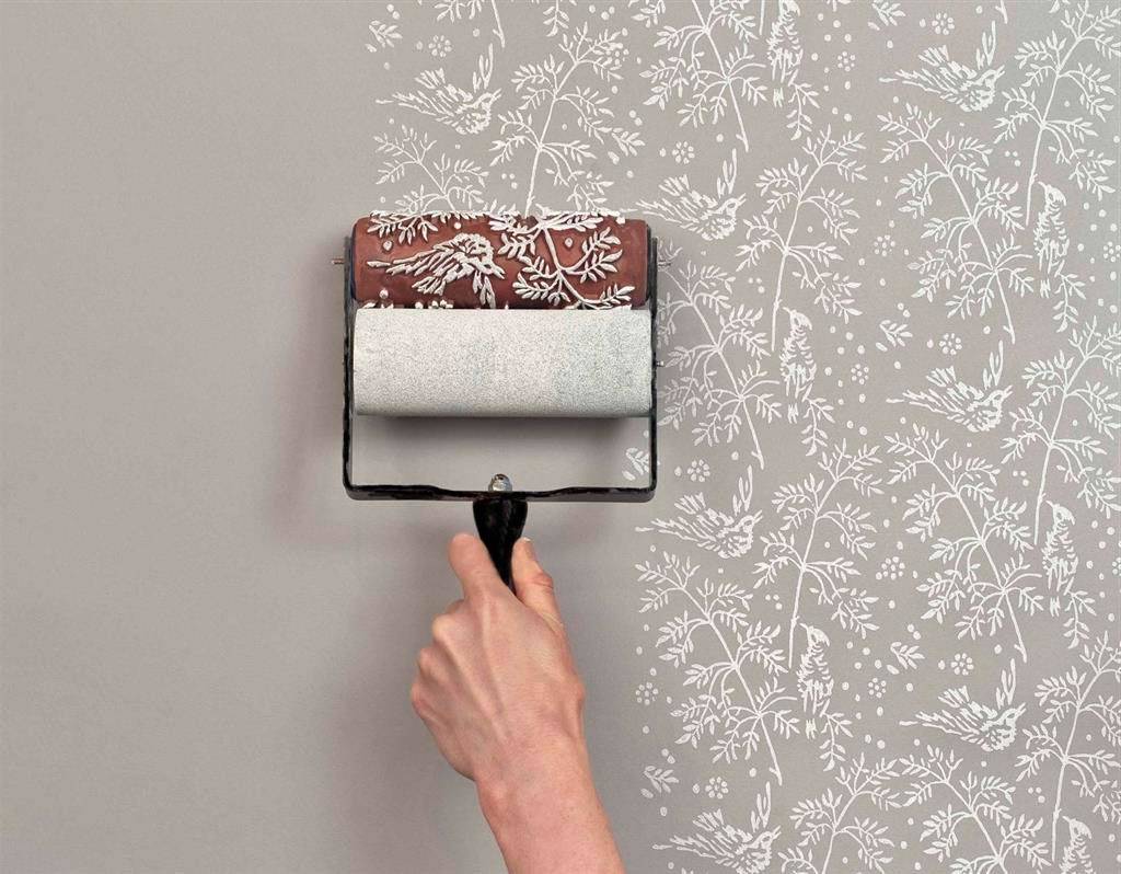 Что лучше обои или покраска стен в квартире: плюсы и минусы