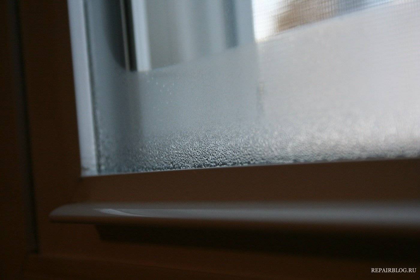 Запотевают пластиковые окна: почему возникает конденсат и способы устранения проблемы