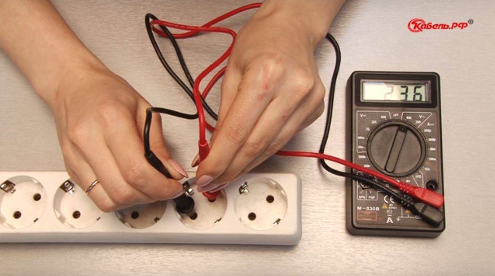 Как измерить напряжение и ток в розетке мультиметром