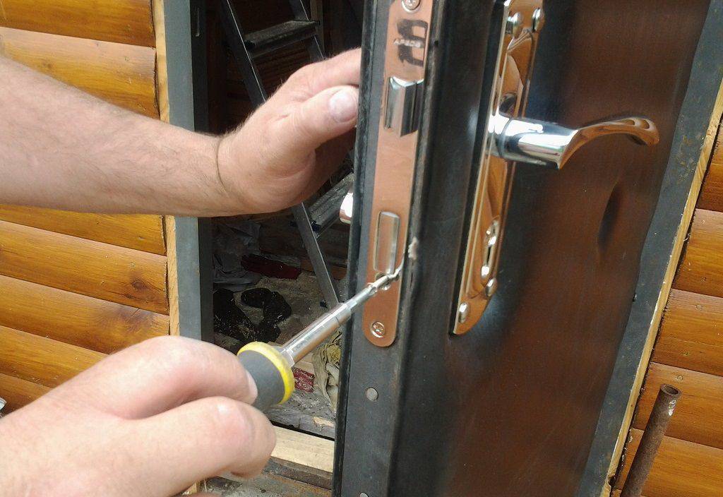 Замена личинки замка входной двери своими руками