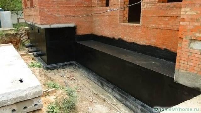 Гидроизоляция фундамента: рулонная, с помощью битумной мастики и других способов, устройство, как сделать своими руками