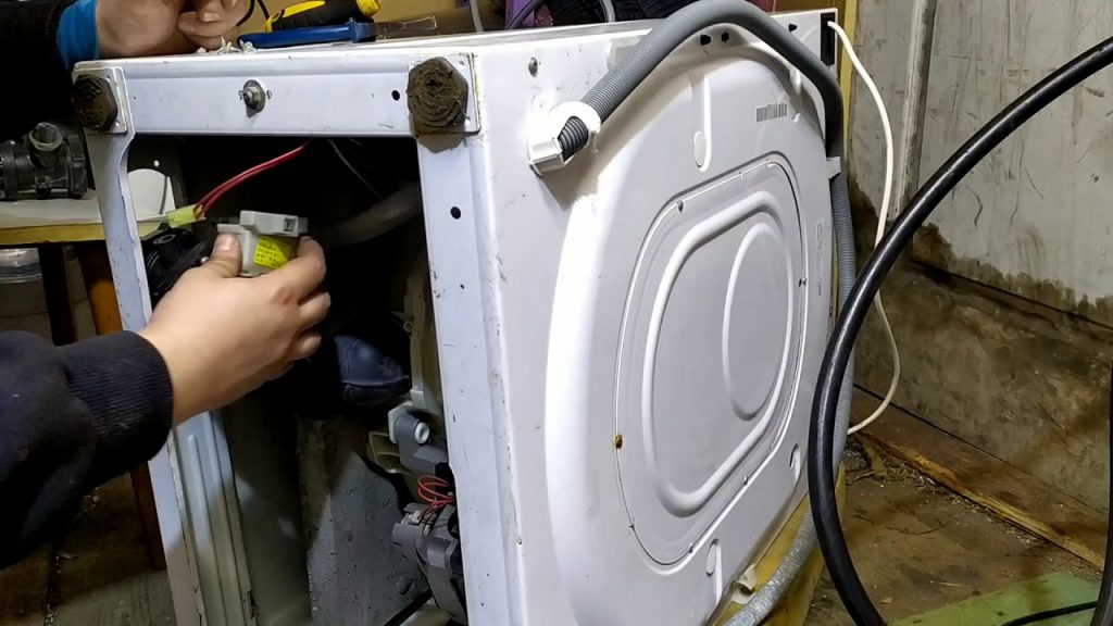 Стиральная машина не сливает воду: причины, что нужно делать в стиралке lg, samsung или indesit