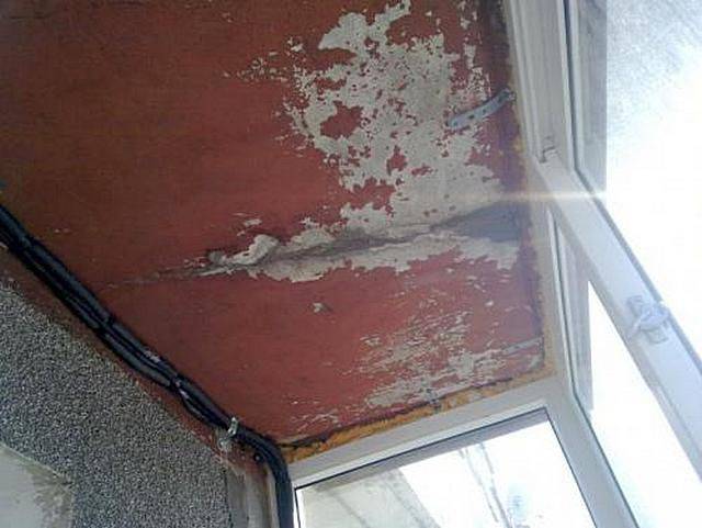 Какой потолок лучше сделать на балконе?