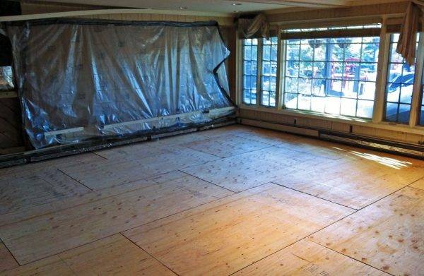 Укладка плитки на деревянный пол: советы мастеров