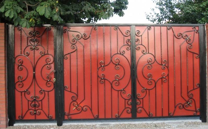 Калитка из профильной трубы и профнастила своими руками