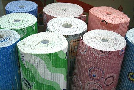 Резиновые коврики в ванную: модели на прорезиненной основе для ванной комнаты в рулонах для детей