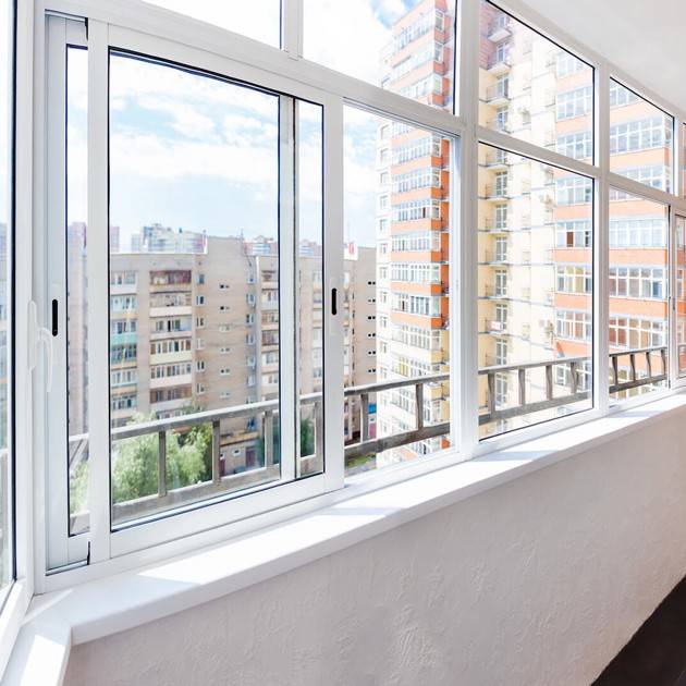 Алюминиевый или пластиковый балкон: что лучше? чем остеклить? какие балконные рамы выбрать? плюсы и минусы материалов. отзывы