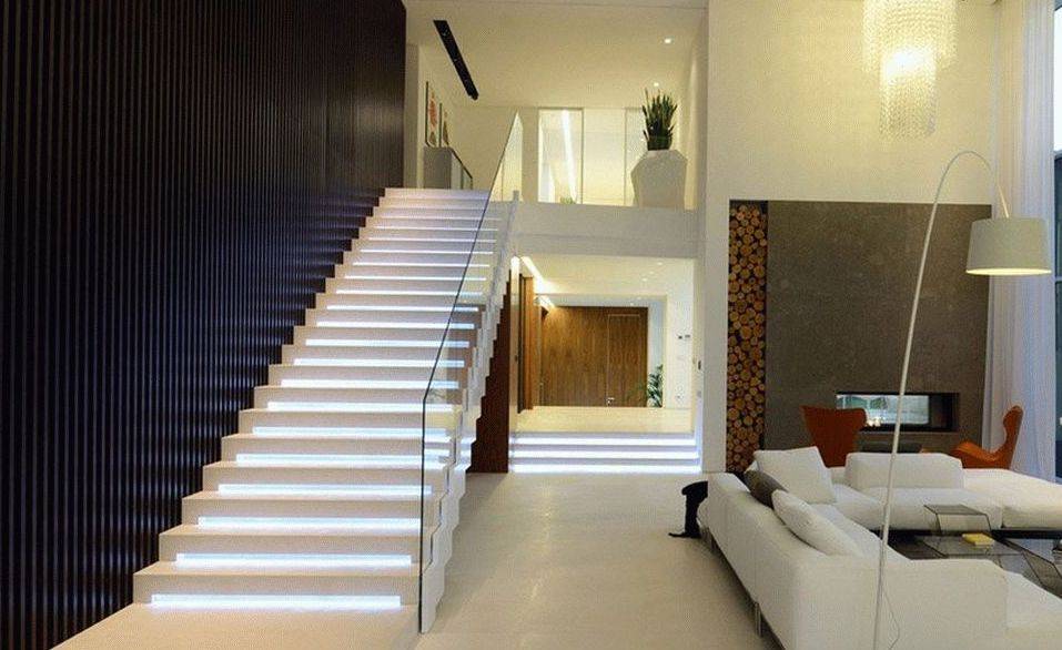 Как сделать лестницу украшением интерьера своего дома