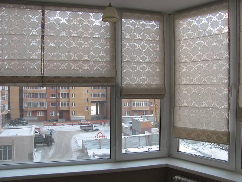 Рулонные шторы на балконную дверь (29 фото): выбираем пвх модель на дверной балконный проем и вместо шторы в гардеробную