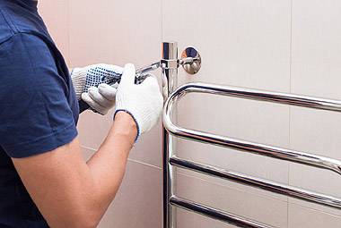 Замена полотенцесушителя в ванной комнате: как поменять своими руками, цена замены