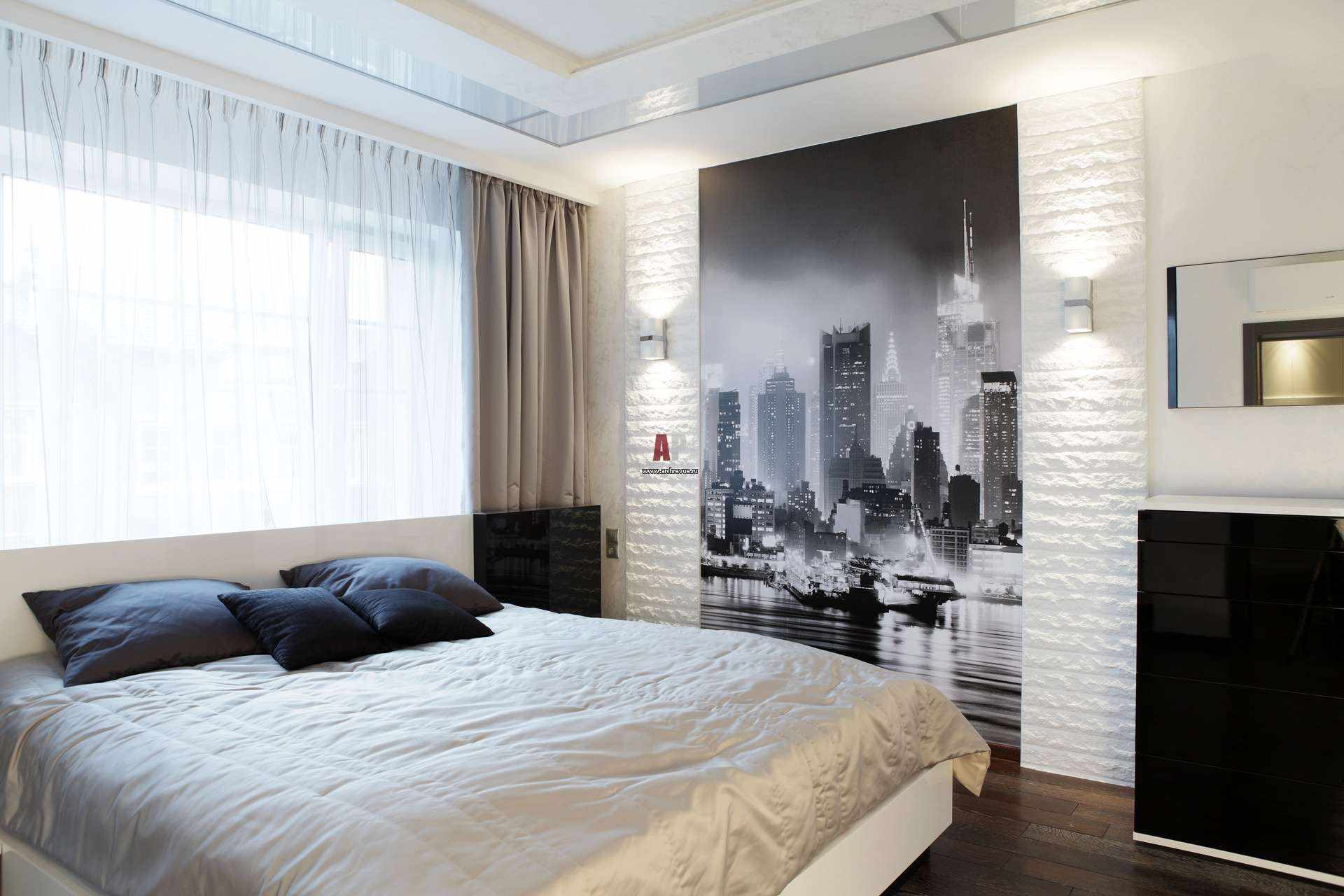 Оформление стены в спальне над кроватью в современном стиле