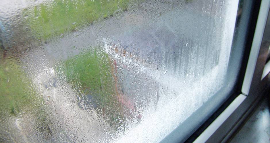 Почему потеют пластиковые окна зимой: как устранить своими руками