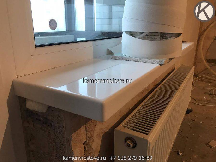 Подоконники из искусственного камня: преимущества, виды, характеристики, установка, уход