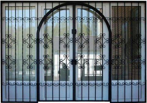 Решетчатые двери: металлические, кованые, деревянные, 3 главных особенности.