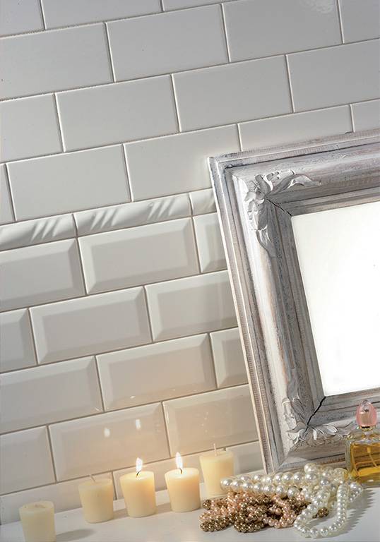 Белая плитка под кирпич в дизайне интерьере