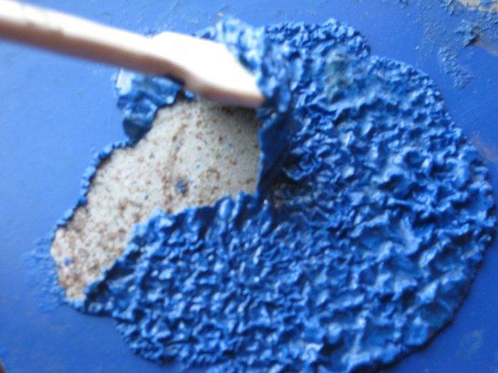 Как снять старую краску?  (34 фото) смывка порошковой краски с дерева, удаление специальной жидкостью водоэмульсионного состава с бетона и потолка