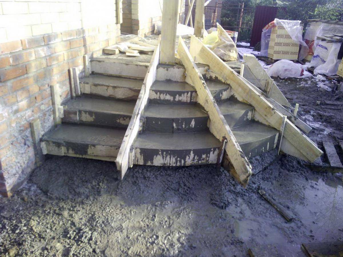 Как правильно залить лестницу из бетона для крыльца собственноручно