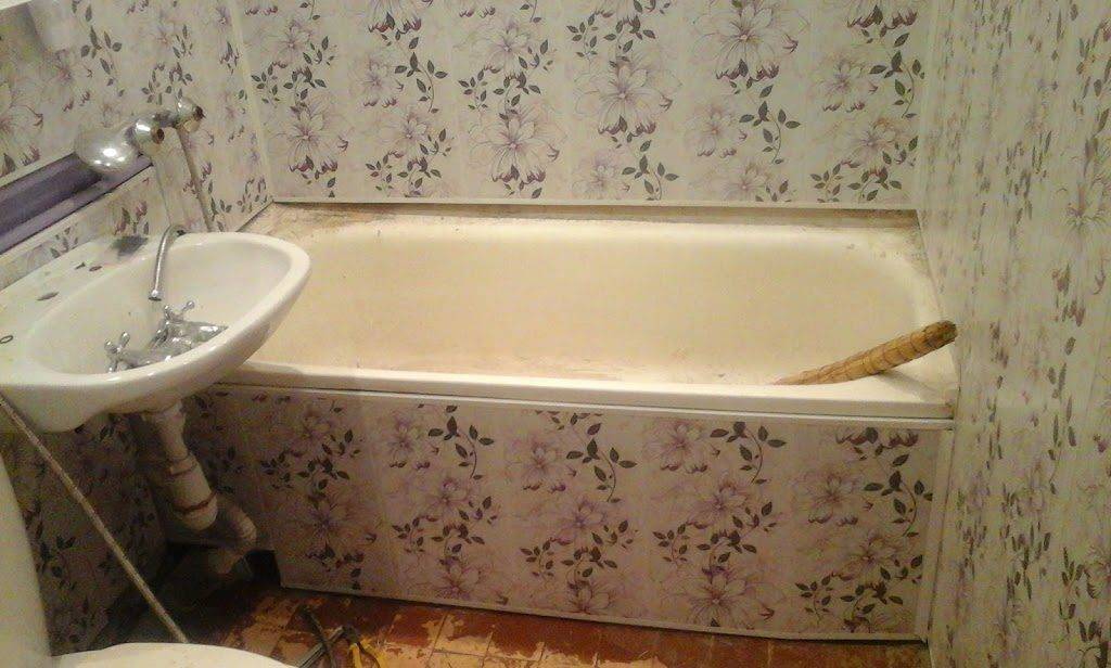 Как спрятать канализационные трубы в ванной, чем закрыть