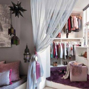 Виды угловых гардеробных в спальне, советы по размещению