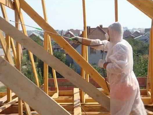 Особенности огнезащитных красок для дерева