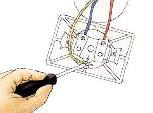 Установка электрических розеток и выключателей на даче своими руками