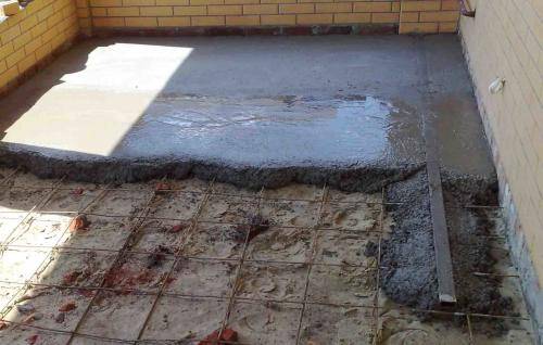 Стяжка под теплый пол: как использовать готовую сухую смесь knauf, чтобы залить бетонную стяжку под водяной пол или плитку, какова должна быть ее высота