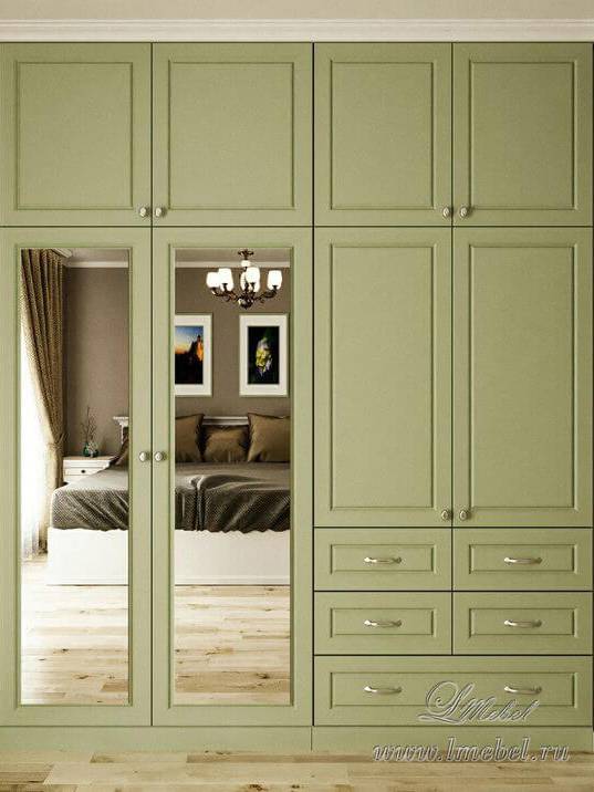 Распашные шкафы в спальню (63 фото): варианты современных шкафов с распашными дверями. фасады с глянцем и фрезеровкой