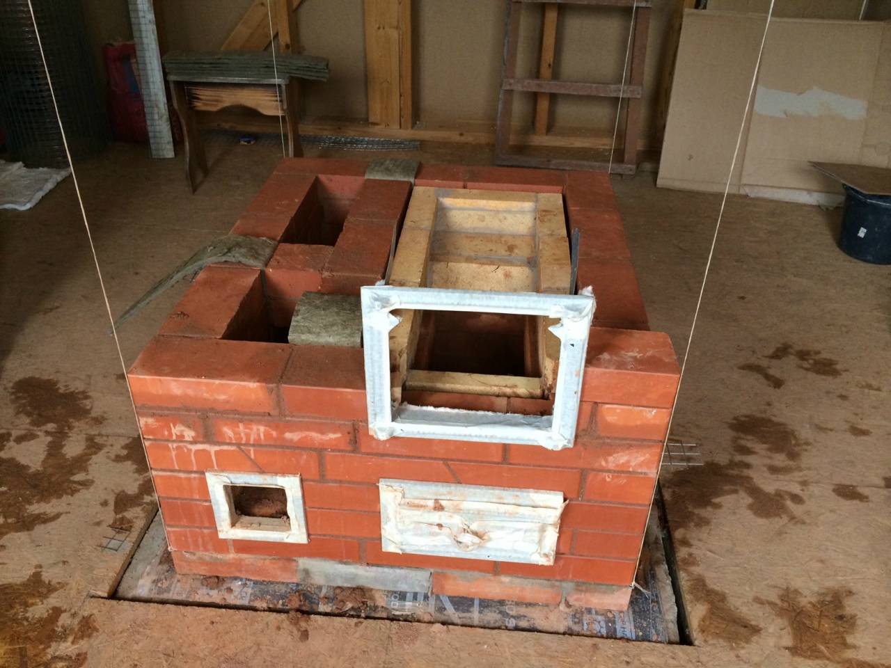 Клей, как вариант для облицовки каминов и печей