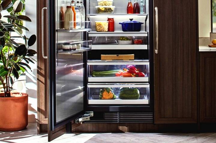 Какие встроенные холодильники лучше. Встраиваемый холодильник. Большой встроенный холодильник. Встраиваемый холодильник LG. Холодильник 2018.