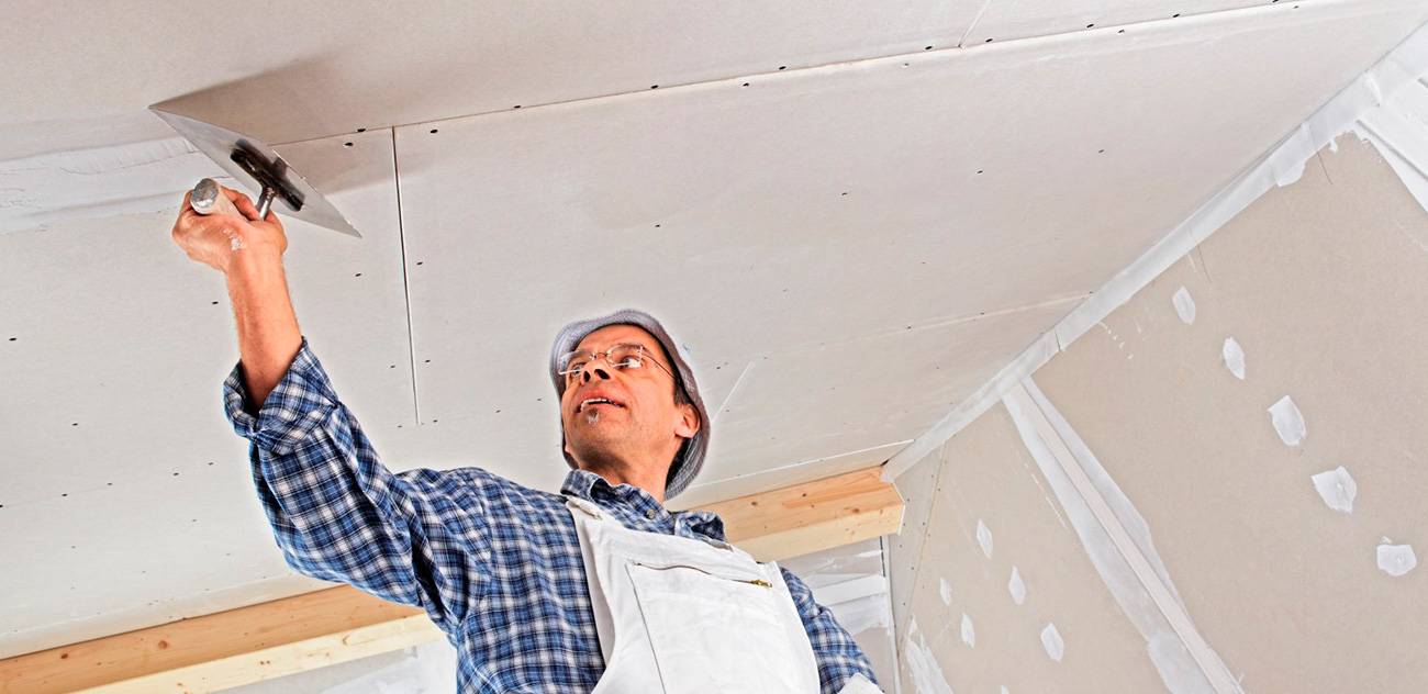 Как шпаклевать потолок под покраску