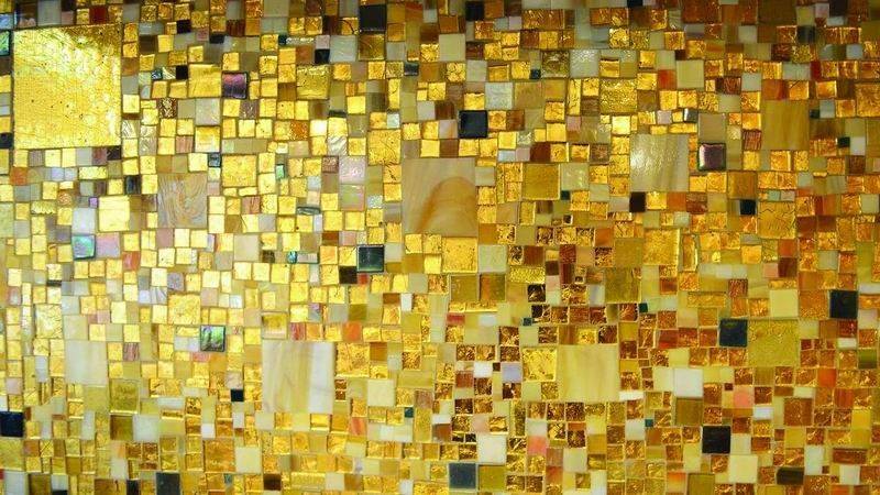 Мозаика на кухню (41 фото): зеркальная и стеклянная плиточная мозаика в интерьере, варианты отделки стен в черном и других цветах