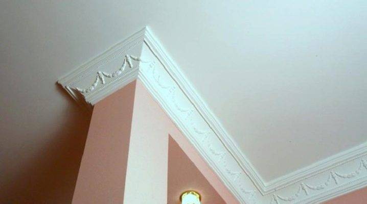 Багеты для потолка: размеры, материалы и особенности
