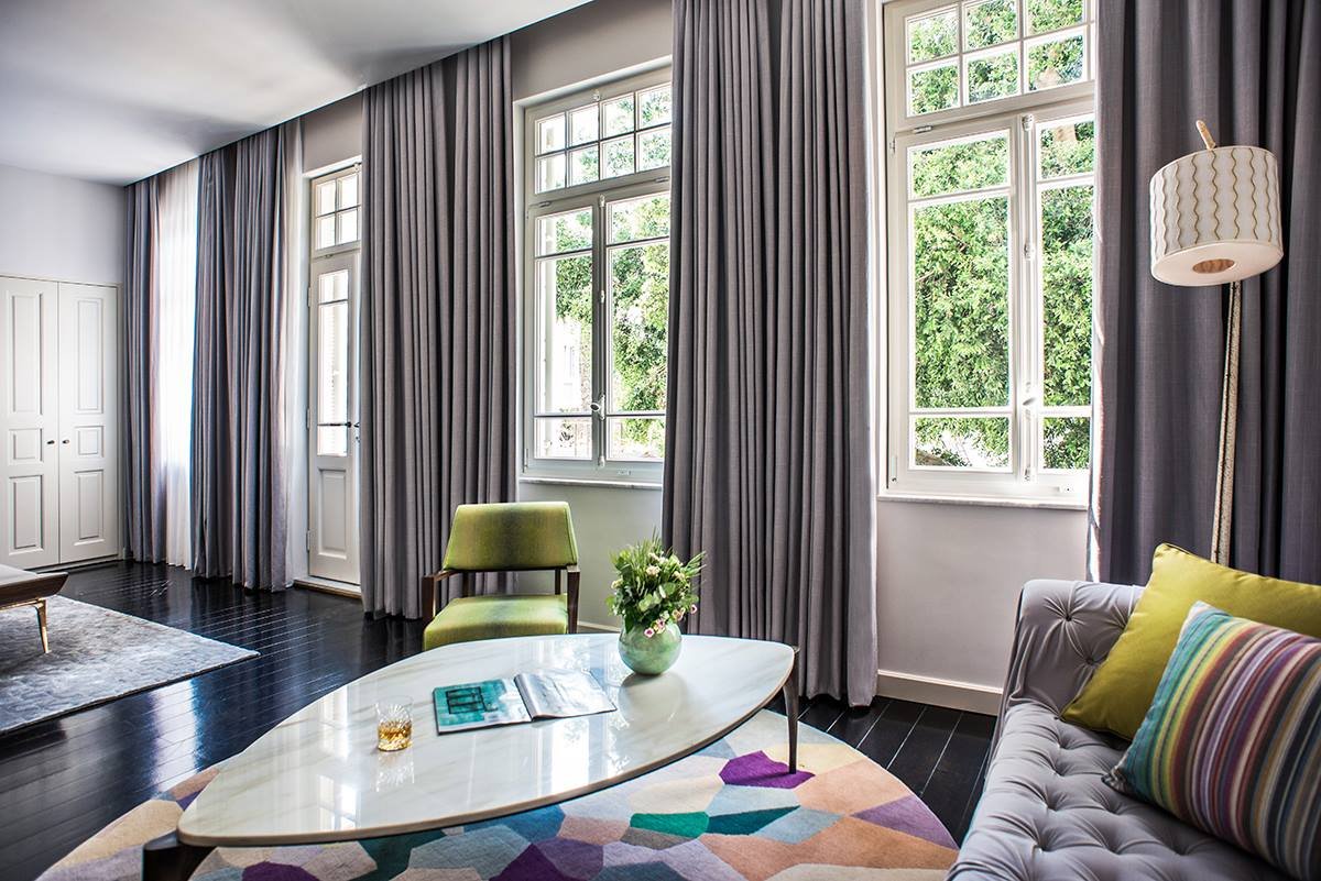 Современные шторы в гостиную 2021: реальные фото, виды штор и цветовые сочетания