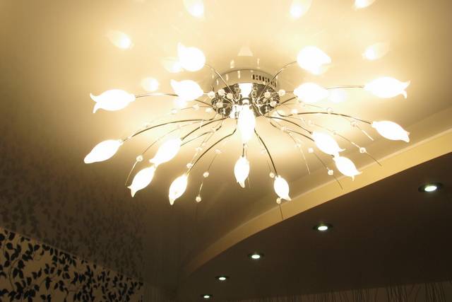 Расположение светильников на натяжном потолке: фото и схемы установки
