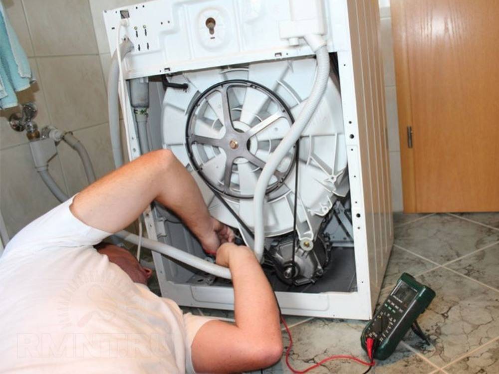 Не крутится барабан в стиральной машине indesit: возможные причины. почему стиральная машина набирает воду, но не крутит барабан?
