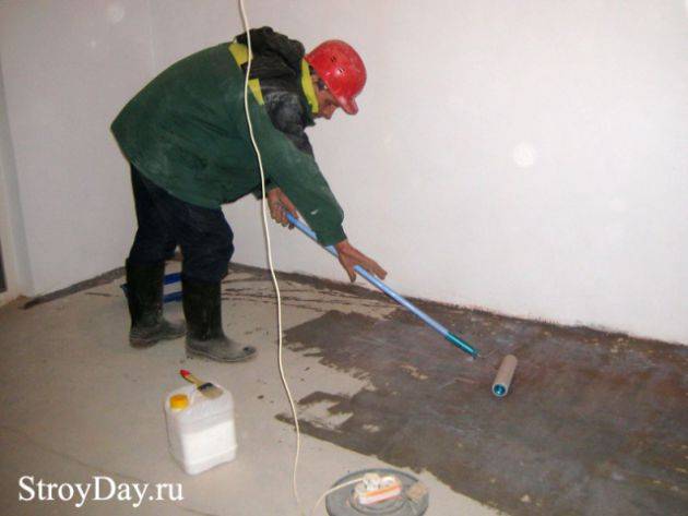 Как выровнять пол в квартире: пошаговая инструкция по самостоятельной работе + рейтинг 10 лучших смесей
