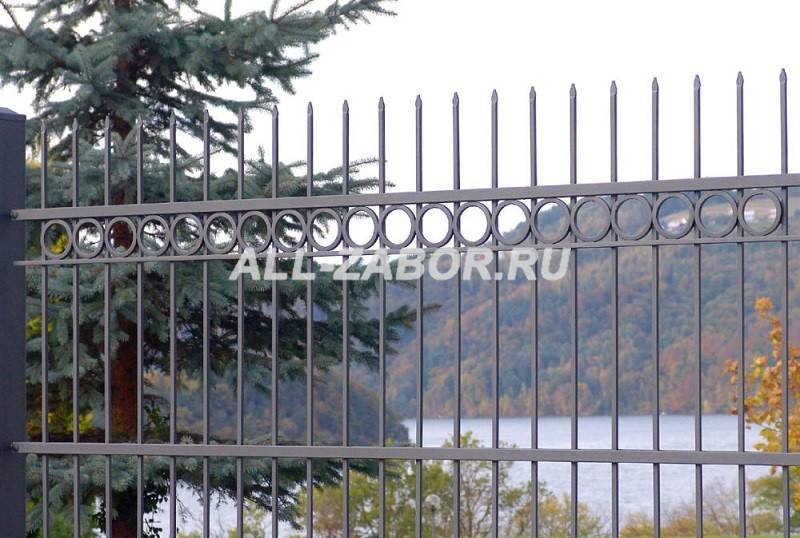 Сварные заборы (70 фото): секционные варианты из профильной трубы, как сварить секции для ограждения