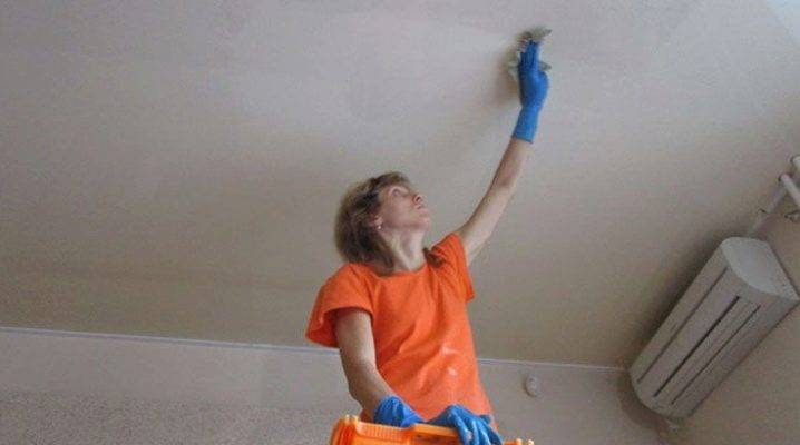 Как удалить побелку с потолка: как снять старую побелку, как быстро убрать, очистить, как избавиться от побелки на потолке