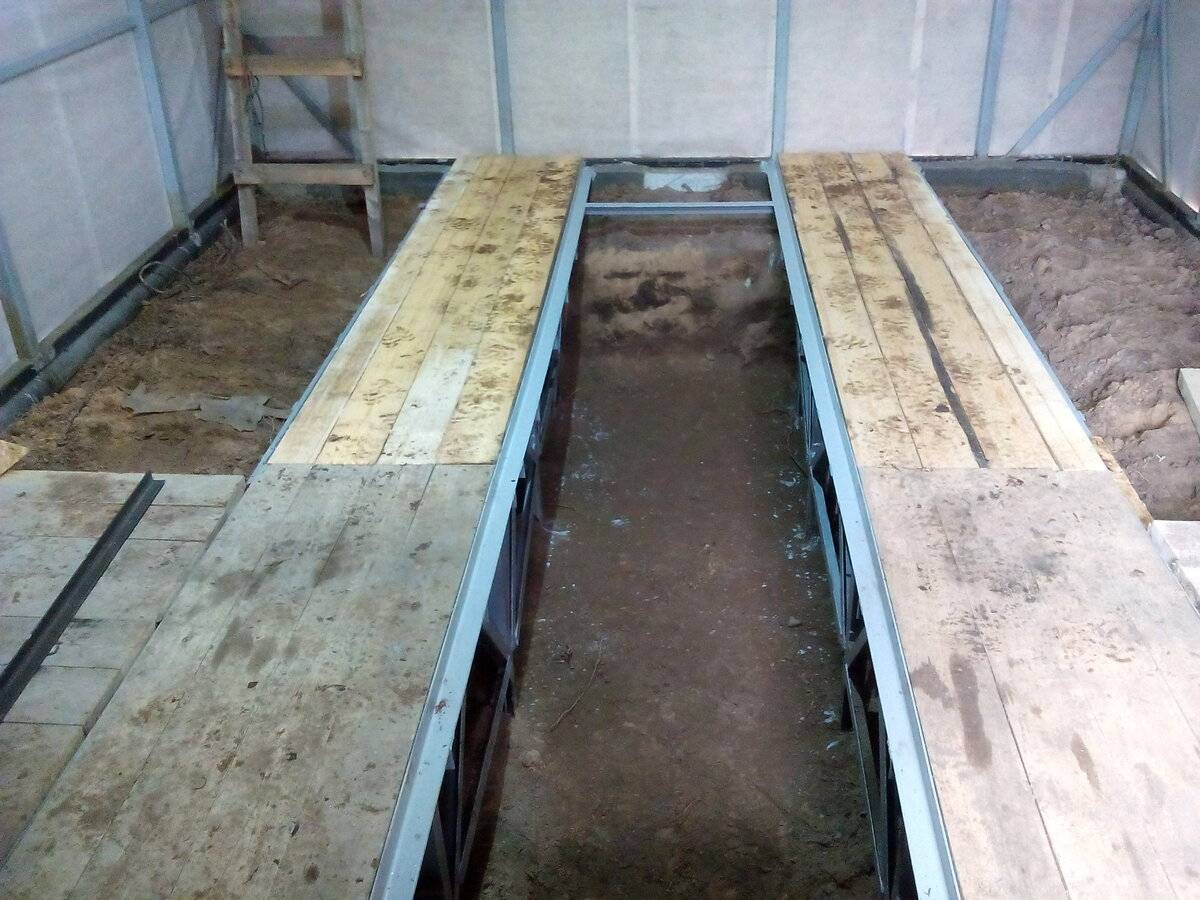Деревянный пол в гараже из досок своими руками: чем покрыть и как сделать